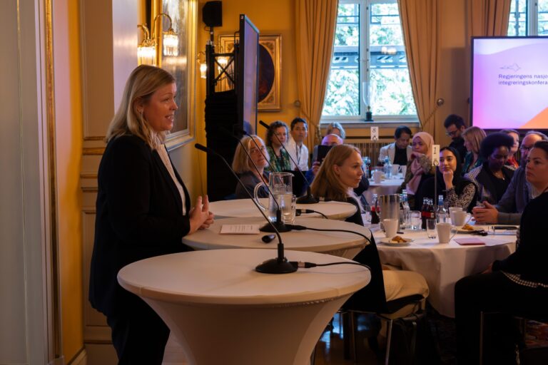 Regjeringen vil lage ny plan for integrering